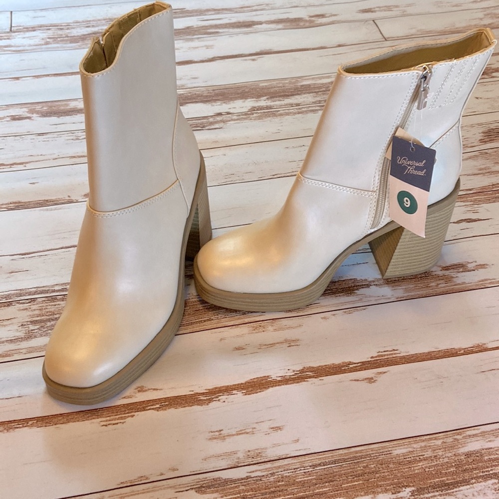 Chunky cream boots